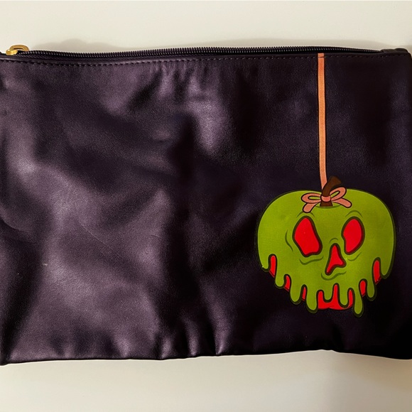 RARE Disney Parks Crossbody Evil Queen To Do List Purse - Picture 2 of 3